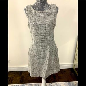 TAHARI Sleeveless Sheath Dress with Pockets